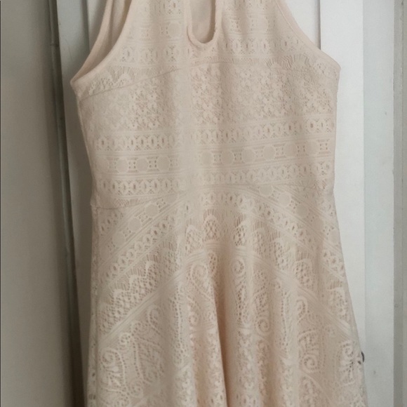 Lace dress - Picture 4 of 4